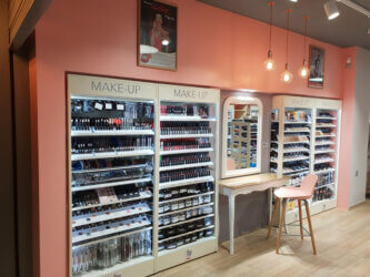 presentoir-sante-beaute-en-metal-pour-produits-cosmetique-PEGGY-SAGE