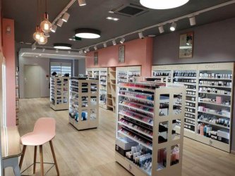 ONG Amenagement de magasin en metal pour magasin cosmetique PEGGY SAGE
